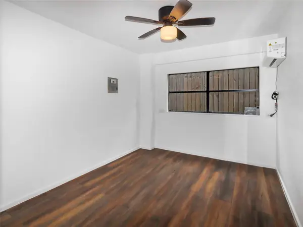 176 Barracuda ST #B, Bayou Vista, TX 77563