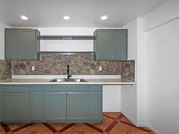 176 Barracuda ST #B, Bayou Vista, TX 77563