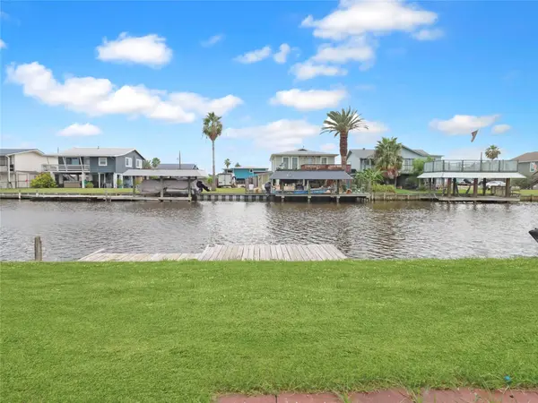 176 Barracuda ST #B, Bayou Vista, TX 77563