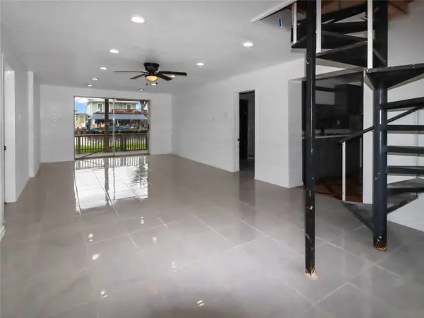 176 Barracuda ST #B, Bayou Vista, TX 77563