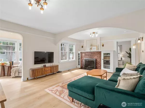 9701 Roosevelt WAY NE, Seattle, WA 98115