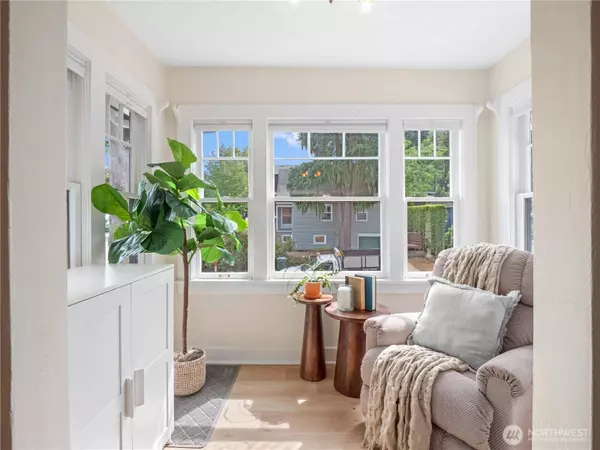 9701 Roosevelt WAY NE, Seattle, WA 98115