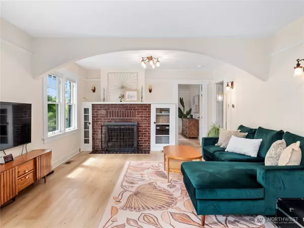 9701 Roosevelt WAY NE, Seattle, WA 98115