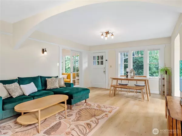 9701 Roosevelt WAY NE, Seattle, WA 98115