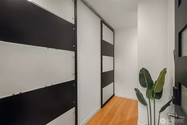 1002 5th AVE N, Seattle, WA 98109