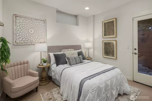 1002 5th AVE N, Seattle, WA 98109