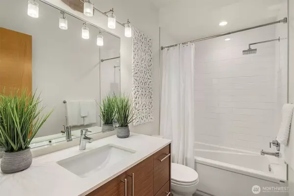 1002 5th AVE N, Seattle, WA 98109