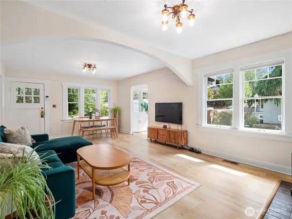 9701 Roosevelt WAY NE, Seattle, WA 98115