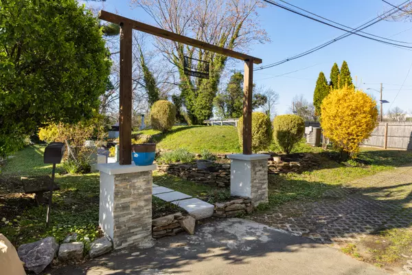 6 Dale Ave, Cherry Hill, NJ 08002-3301