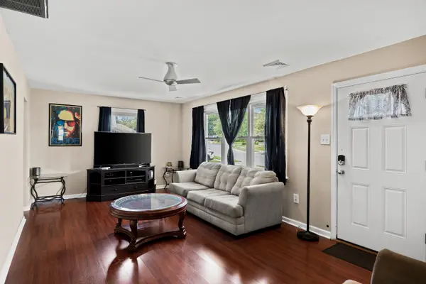 1134 Vivian Ter, West Deptford Twp, NJ 08096-1170