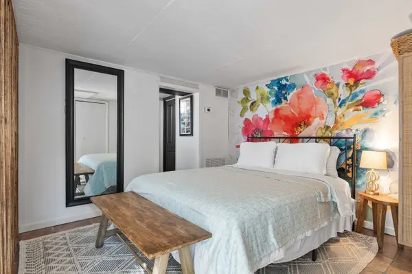 6 Dale Ave, Cherry Hill, NJ 08002-3301