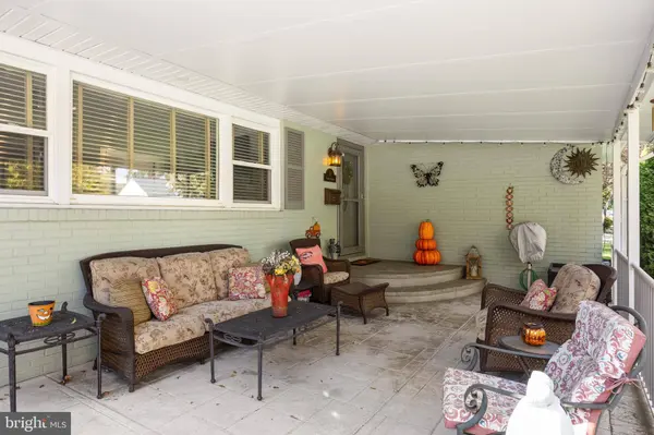 8 LINDEN AVE, Riverton, NJ 08077