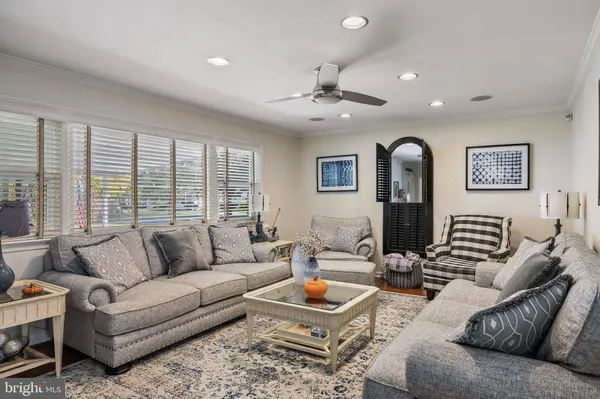 8 LINDEN AVE, Riverton, NJ 08077