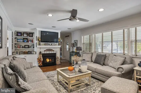 8 LINDEN AVE, Riverton, NJ 08077