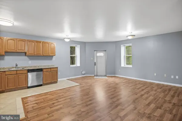 7 E MILL RD, Maple Shade, NJ 08052