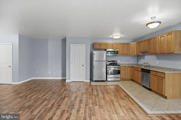 7 E MILL RD, Maple Shade, NJ 08052