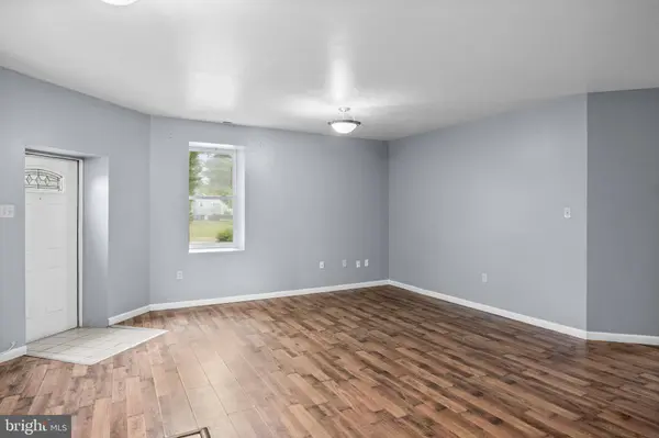 7 E MILL RD, Maple Shade, NJ 08052