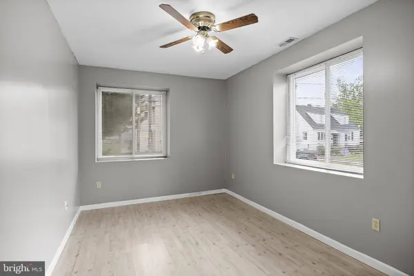 7 E MILL RD, Maple Shade, NJ 08052
