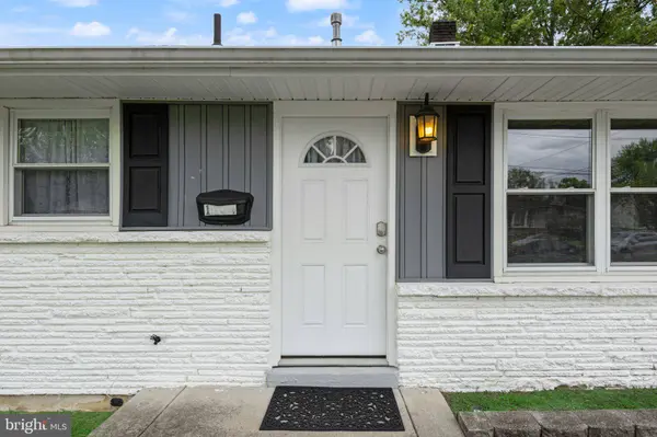 1134 VIVIAN TER, West Deptford, NJ 08096