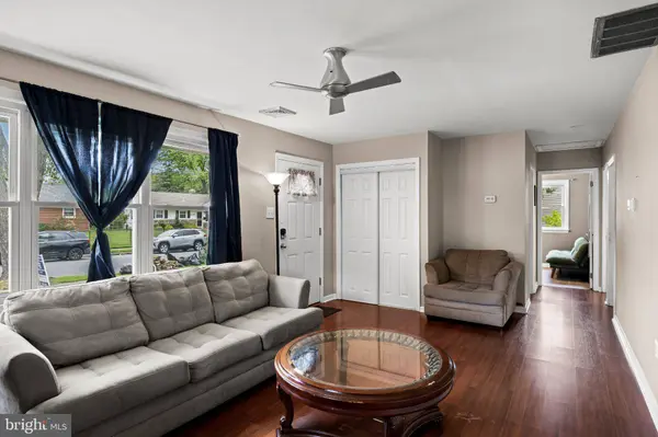 1134 VIVIAN TER, West Deptford, NJ 08096