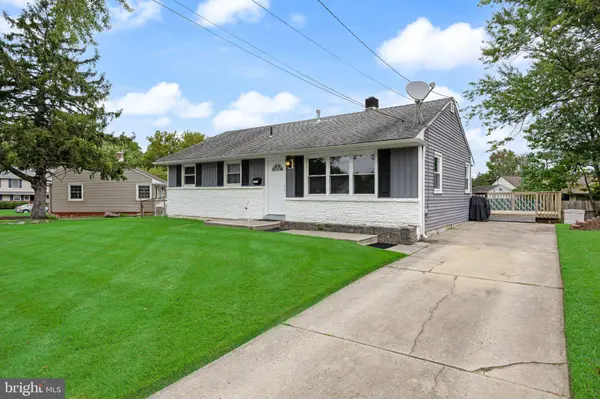 1134 VIVIAN TER, West Deptford, NJ 08096