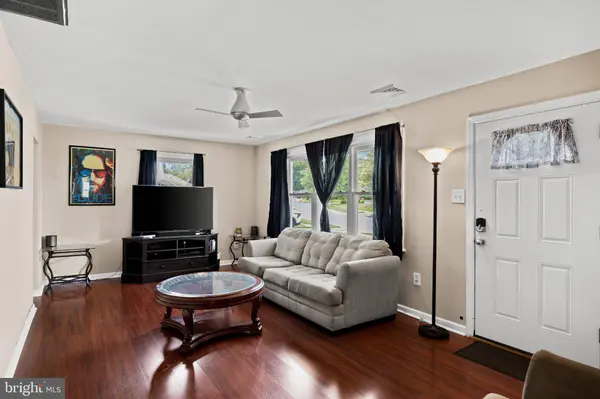 1134 VIVIAN TER, West Deptford, NJ 08096