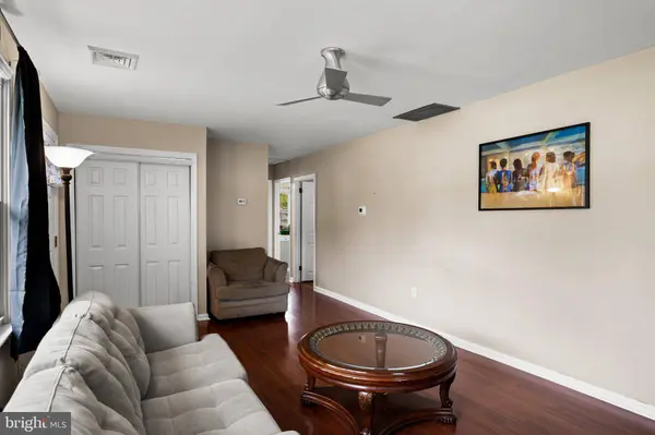 1134 VIVIAN TER, West Deptford, NJ 08096