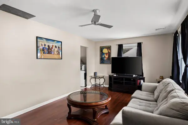 1134 VIVIAN TER, West Deptford, NJ 08096