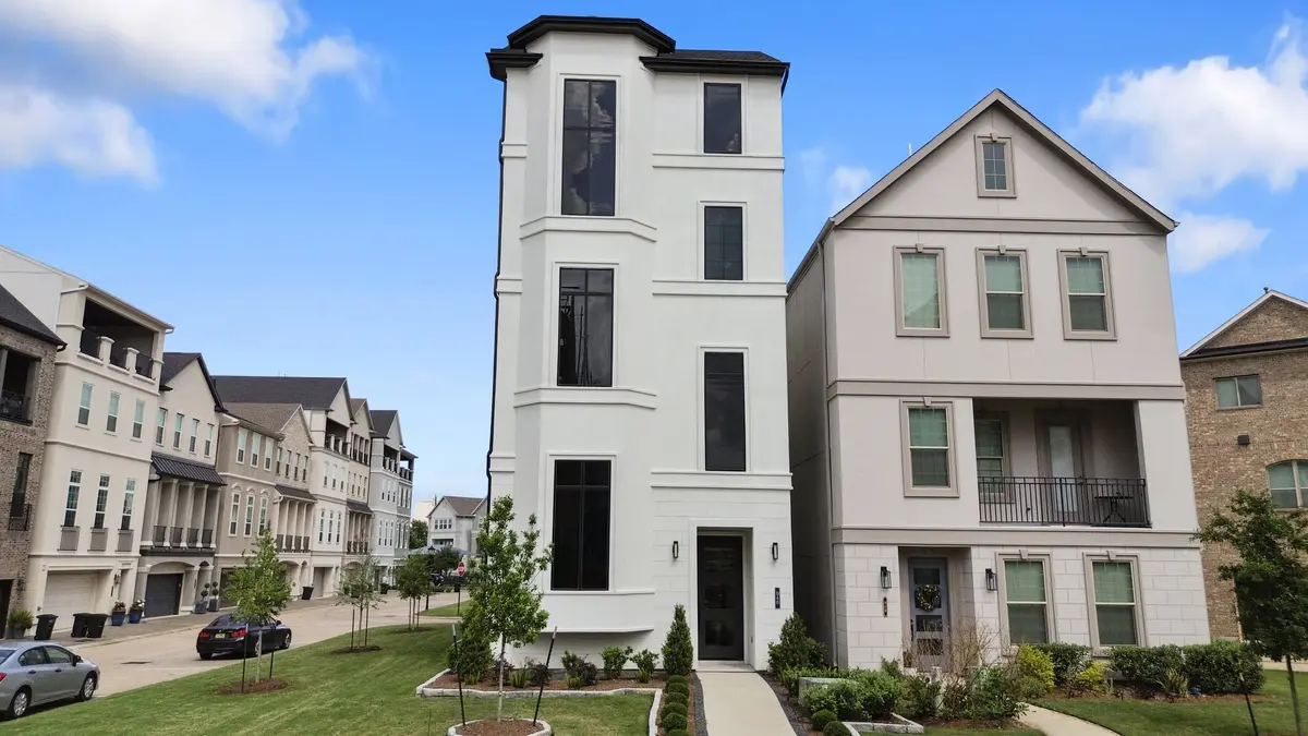 948 Blackshire Ln, Houston, TX 77055-1934