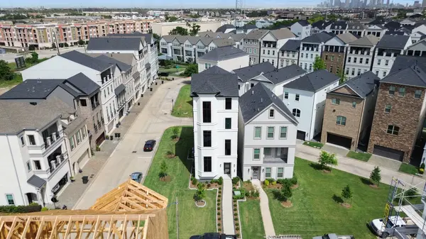 948 Blackshire Ln, Houston, TX 77055-1934