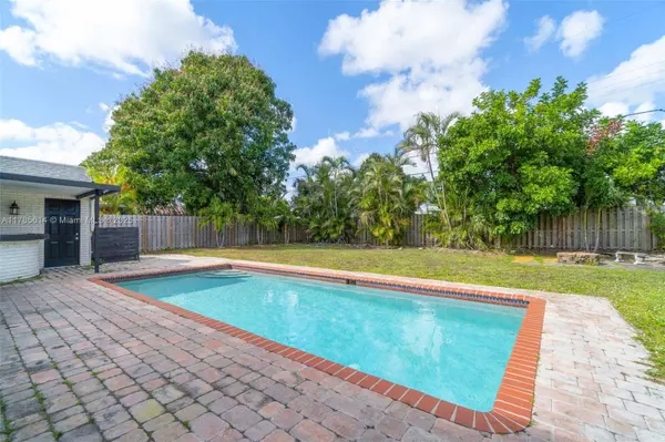 6961 Scott St, Hollywood, FL 33024