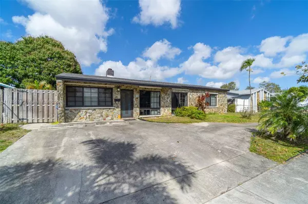 6961 Scott St, Hollywood, FL 33024