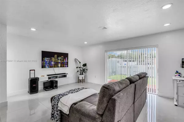 6306 Moseley St #1, Hollywood, FL 33024