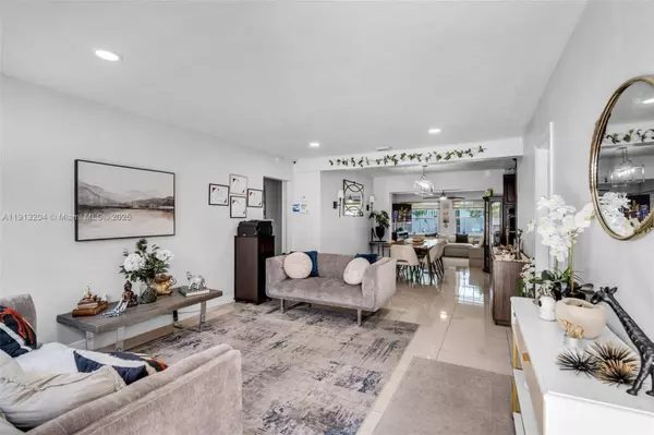 302 NW 100th St, Miami, FL 33150