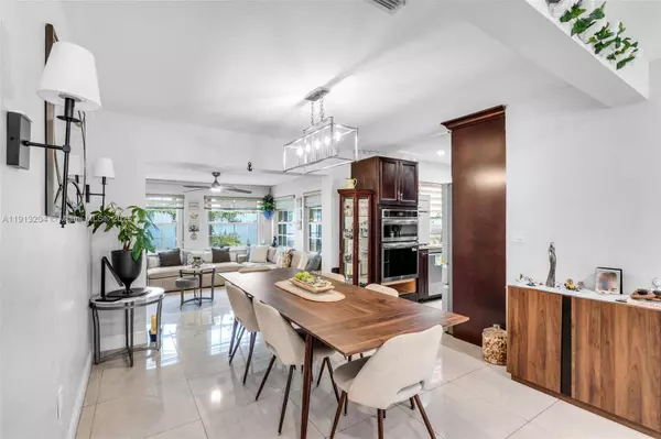 302 NW 100th St, Miami, FL 33150