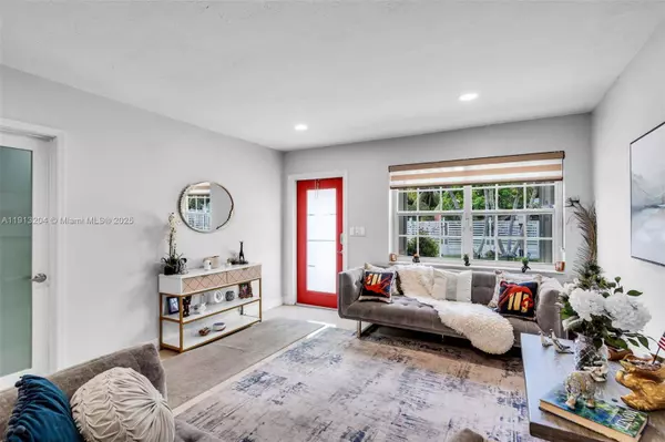 302 NW 100th St, Miami, FL 33150