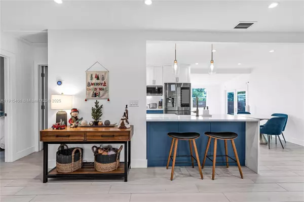 6860 SW 37th St, Miami, FL 33155