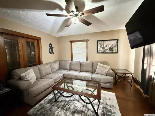 1420 S PENNSYLVANIA AVE, Mason City, IA 50401