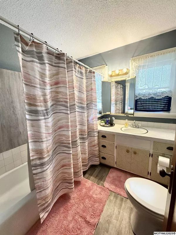 1420 S PENNSYLVANIA AVE, Mason City, IA 50401