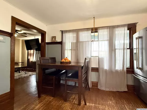 1420 S PENNSYLVANIA AVE, Mason City, IA 50401