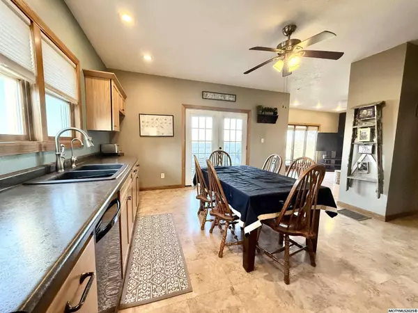 14742 Hickory Ave, Clear Lake, IA 50428