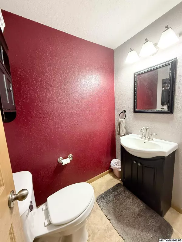 14742 Hickory Ave, Clear Lake, IA 50428