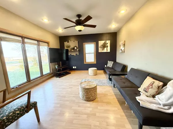 14742 Hickory Ave, Clear Lake, IA 50428