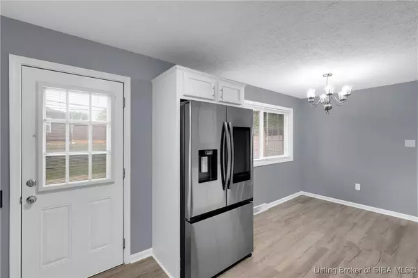 511 Mockingbird DR, Jeffersonville, IN 47130