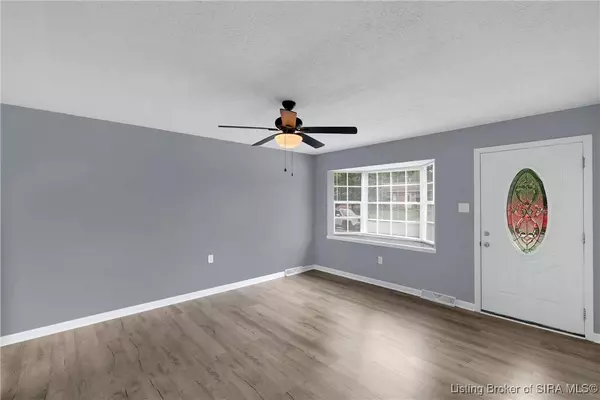 511 Mockingbird DR, Jeffersonville, IN 47130