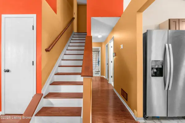 6617 Brook Bend WAY, Louisville, KY 40229