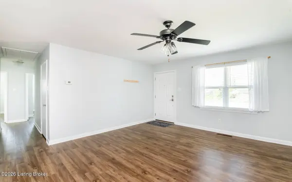 3002 Redbud Ln, Louisville, KY 40220