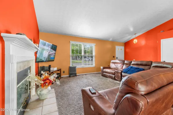 6617 Brook Bend WAY, Louisville, KY 40229