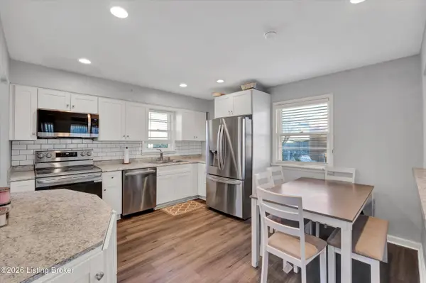 2415 Sunshine WAY, Louisville, KY 40216