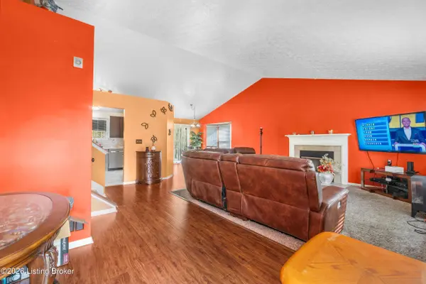 6617 Brook Bend WAY, Louisville, KY 40229